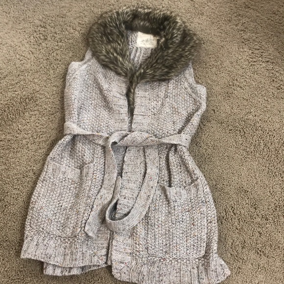 Anthropologie Sweaters - Soft and cozy Anthro sweater vest with fur detail